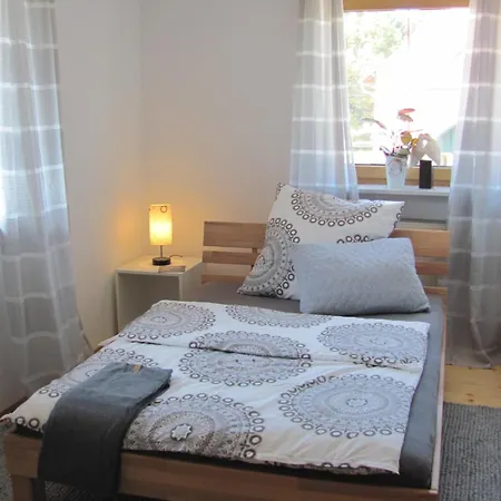 Homestay #5 Sonniges Helles Komf Einzelzimmer Mit Wg Bad W-lan Frei Airport Nah Gelegen Trunkelsberg